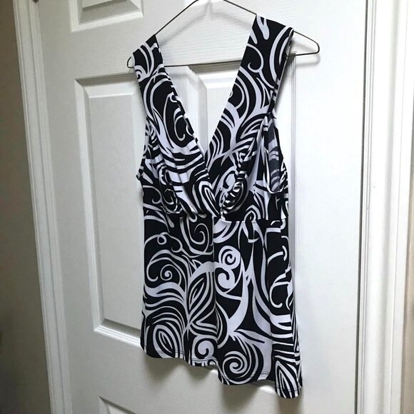 🖤💝 SEE VIDEO Cute Sleeveless V Front & Back with Pretty Black & White Pattern - Picture 6 of 9